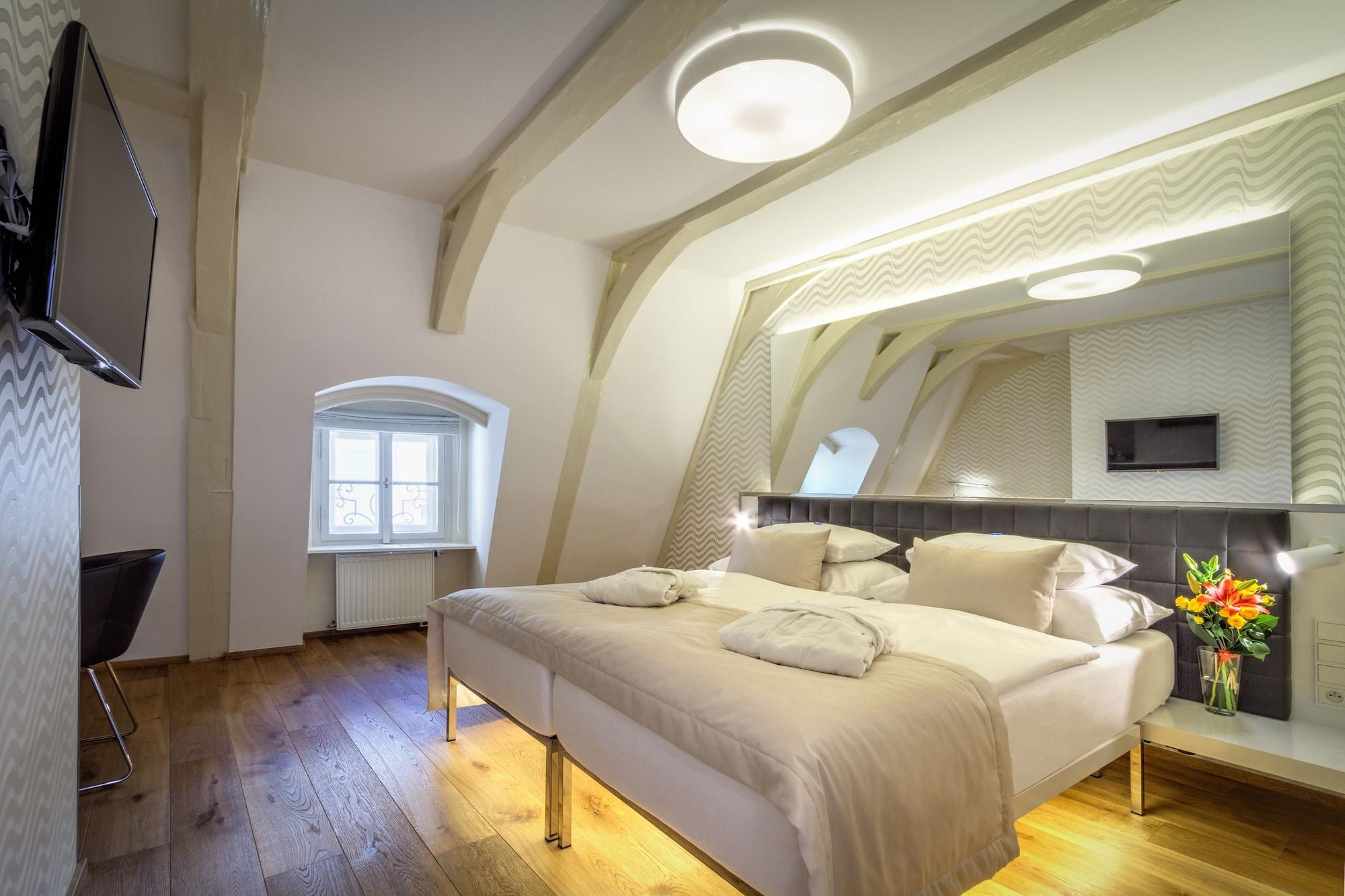 Отель Golden Star 4*