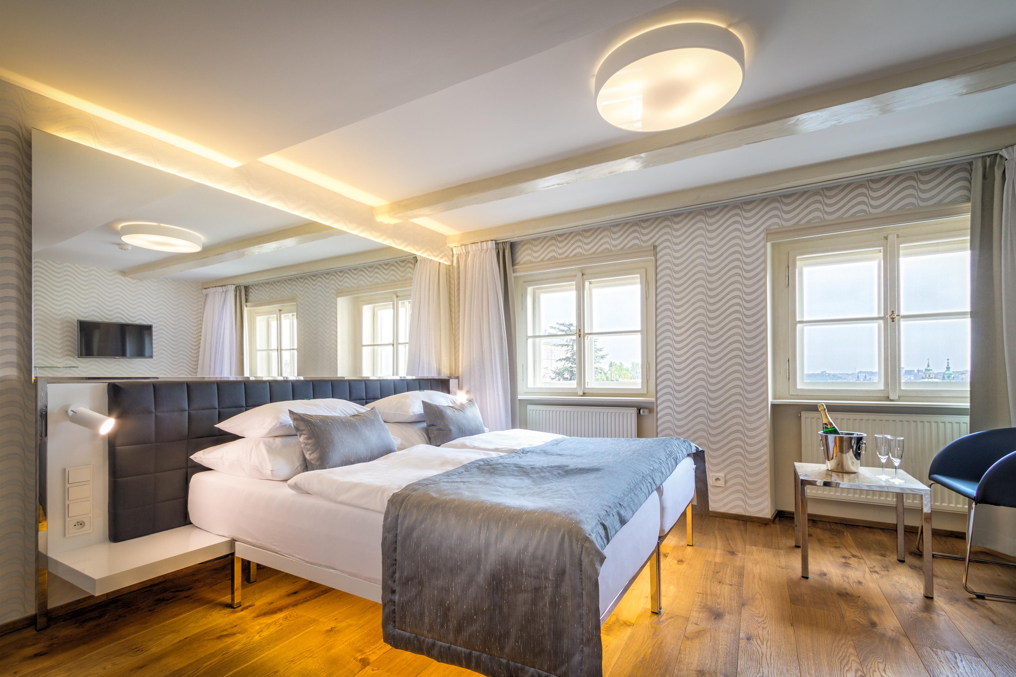 Отель Golden Star 4*