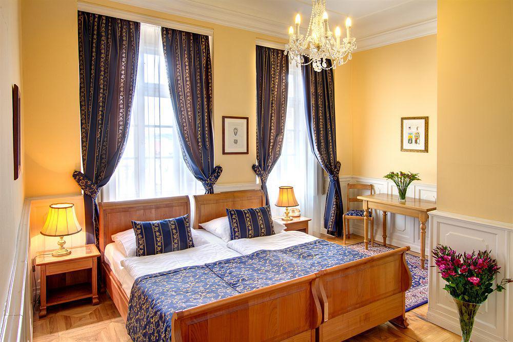 Отель Golden Star 4*